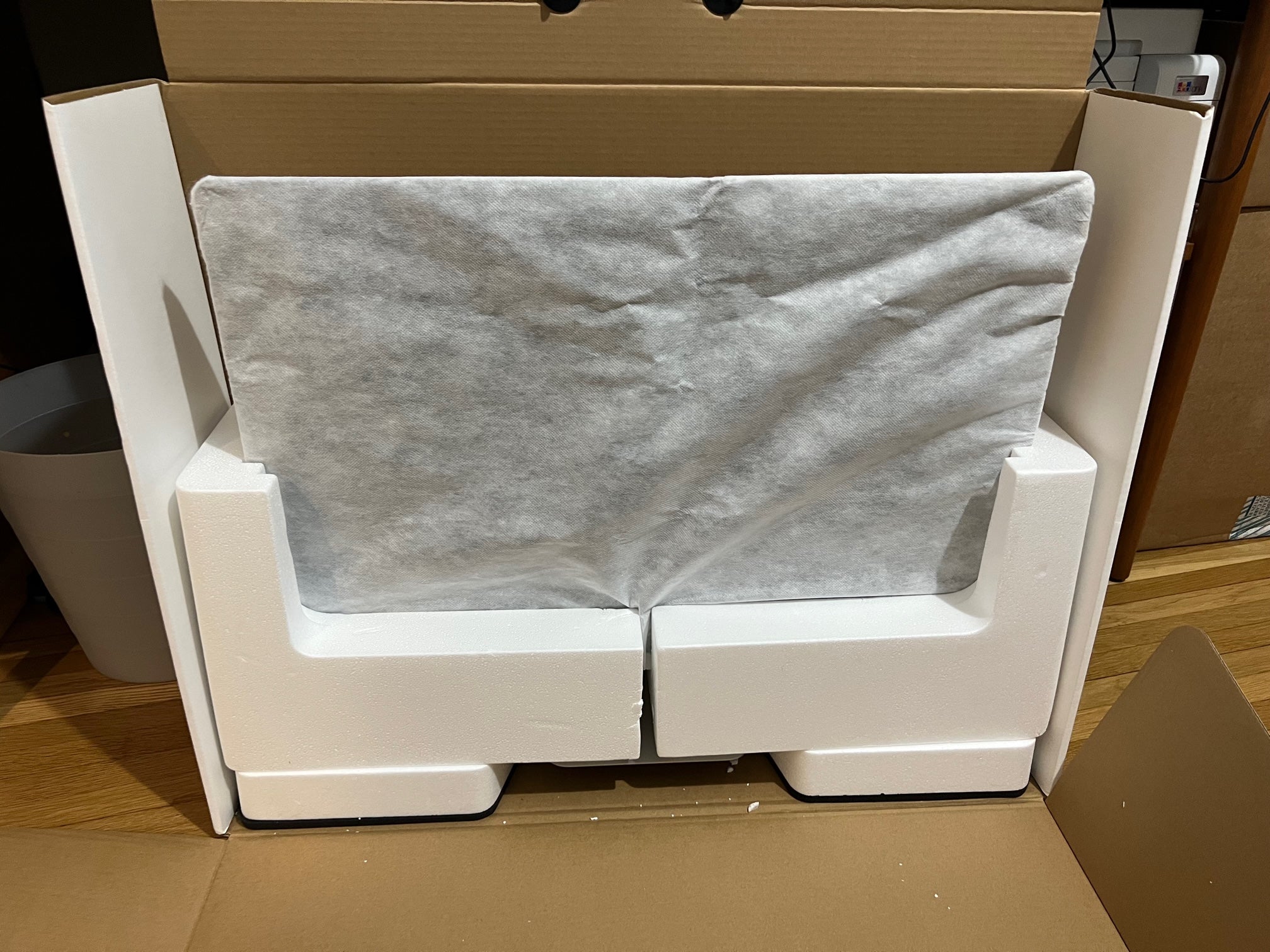 Apple iMac (Retina 5K, 27-inch,Early 2019) Intel i5,3.7GHz, 8GB RAM, 2TB Fusion Drive,MRR12LL/A