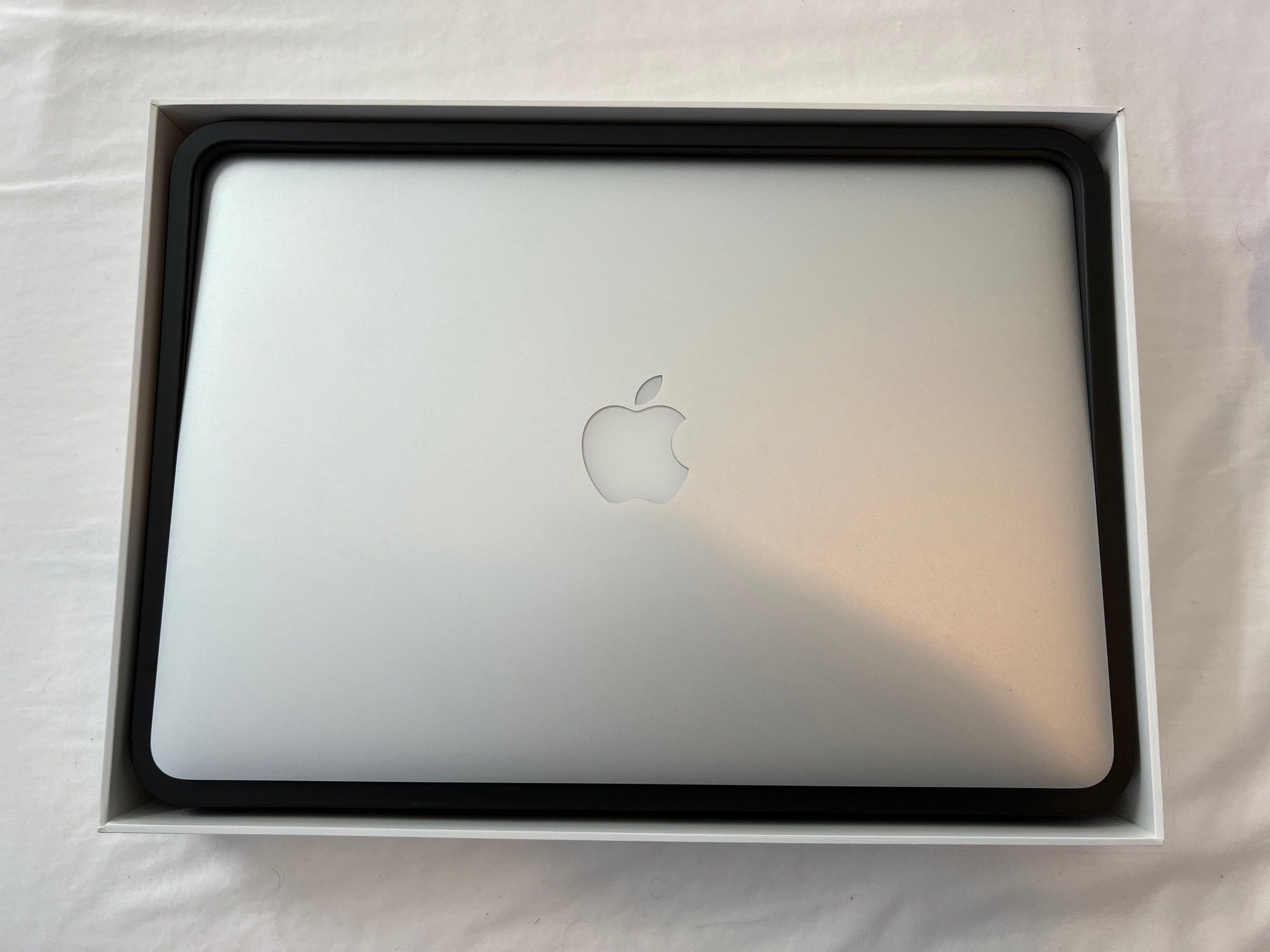 Apple 13" MacBook Air (Mid-2017),Intel Core i5 Dual Core Processor,1.8GHz, 8GB RAM, 256GB SSD, Mac OS, Silver, MQD42LL/A